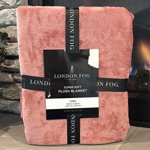 London Fog King Size Super Soft Heavyweight Plush Blanket 104x90”- coral